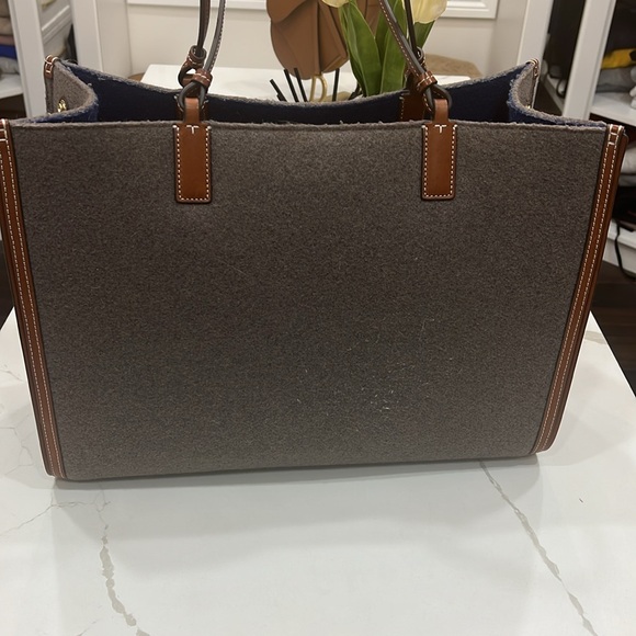Tory Burch Ella Wool Blend Felt tote. Grey color. - Picture 3 of 8